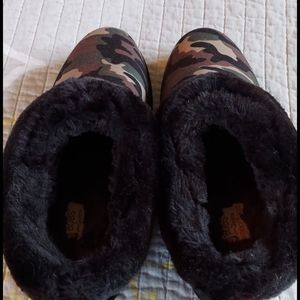 Skechers slippers